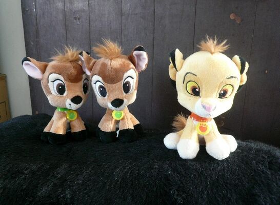 Het gele het Beeldverhaalkarakter van Bambi van 8 de Pluchespeelgoed van duimdisney Grote Hoofd vulde Dieren