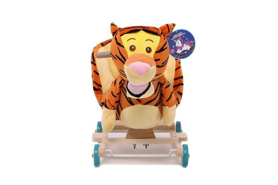 De leuke Bruine Leuke Baby die van de de Tijgerpluche van het Babyspeelgoed Dierlijke Stoel schommelt
