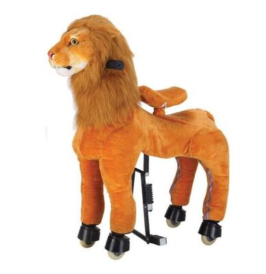 Het schommelen Jonge geitje die van de het Materiaal het Mechanische Poney van het TijgerPretpark bij het Lopen van Dier bevrijden