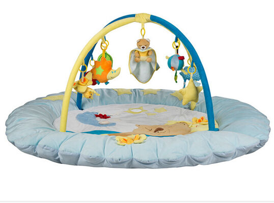 De roze Gymnastiek van het Babyspel en Mat, Muzikale het Spelgymnastiek van de Baby Groeiende Baby