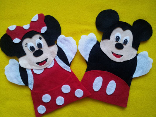 De Pluchehandpoppen van Mickey Mouse Minnie Mouse voor Bevorderingsgiften die worden gevoeld